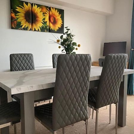 Beautiful 2 Bedroom Flat Overlooking Golf Course Carnoustie Bagian luar foto