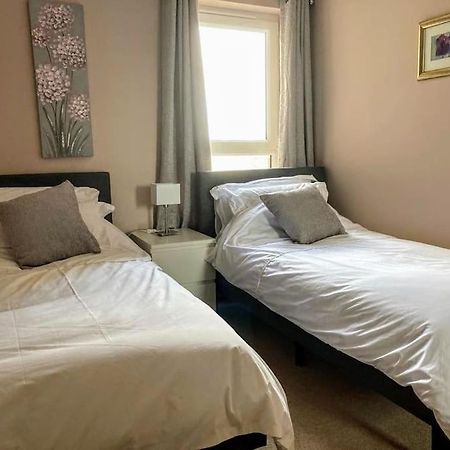 Beautiful 2 Bedroom Flat Overlooking Golf Course Carnoustie Bagian luar foto
