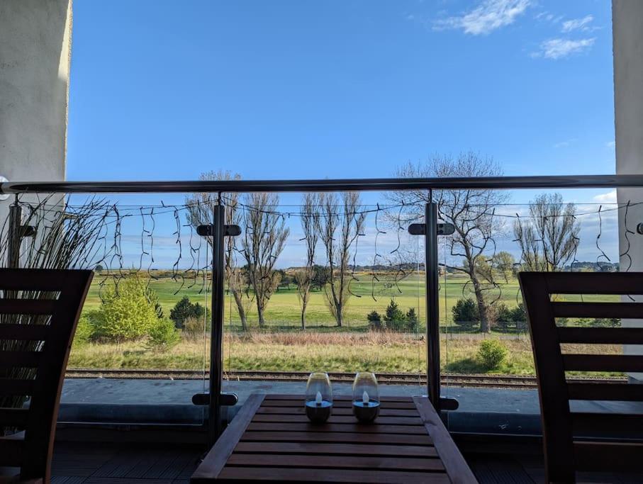 Beautiful 2 Bedroom Flat Overlooking Golf Course Carnoustie Bagian luar foto