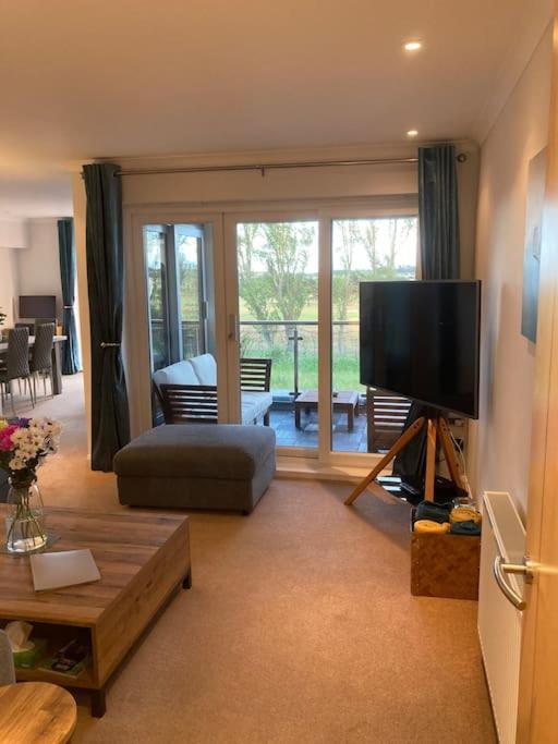 Beautiful 2 Bedroom Flat Overlooking Golf Course Carnoustie Bagian luar foto