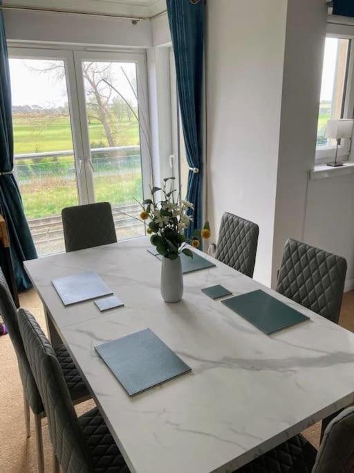 Beautiful 2 Bedroom Flat Overlooking Golf Course Carnoustie Bagian luar foto